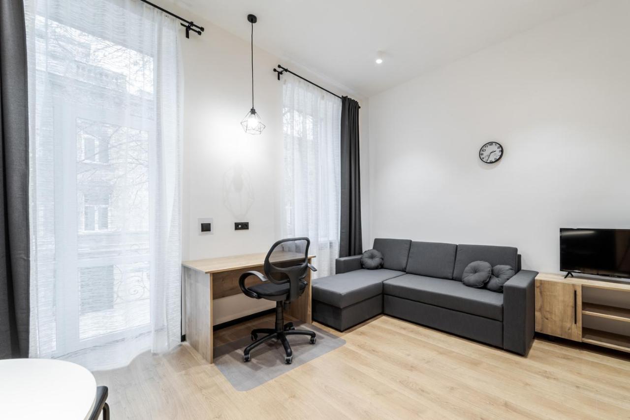 Modern Apartment In The Old City ลวีฟ ภายนอก รูปภาพ