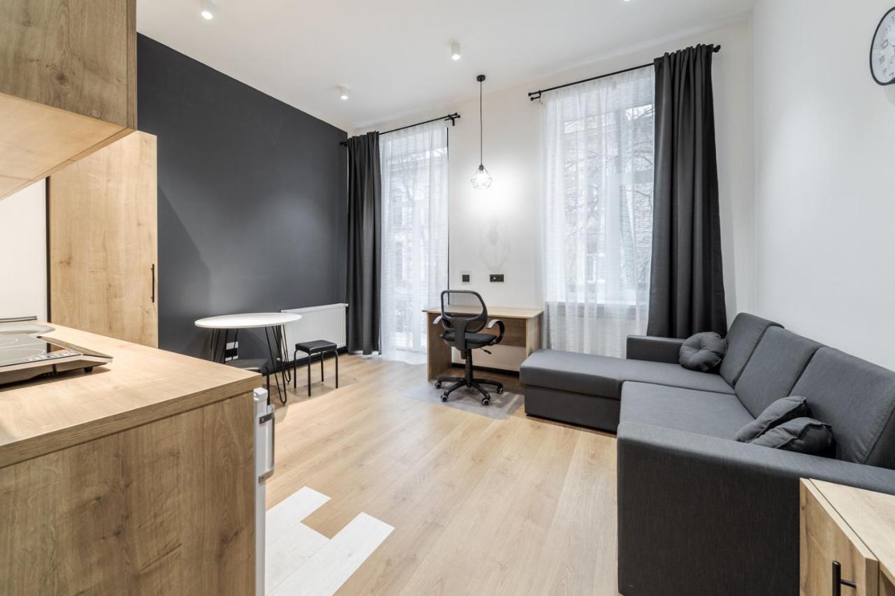 Modern Apartment In The Old City ลวีฟ ภายนอก รูปภาพ
